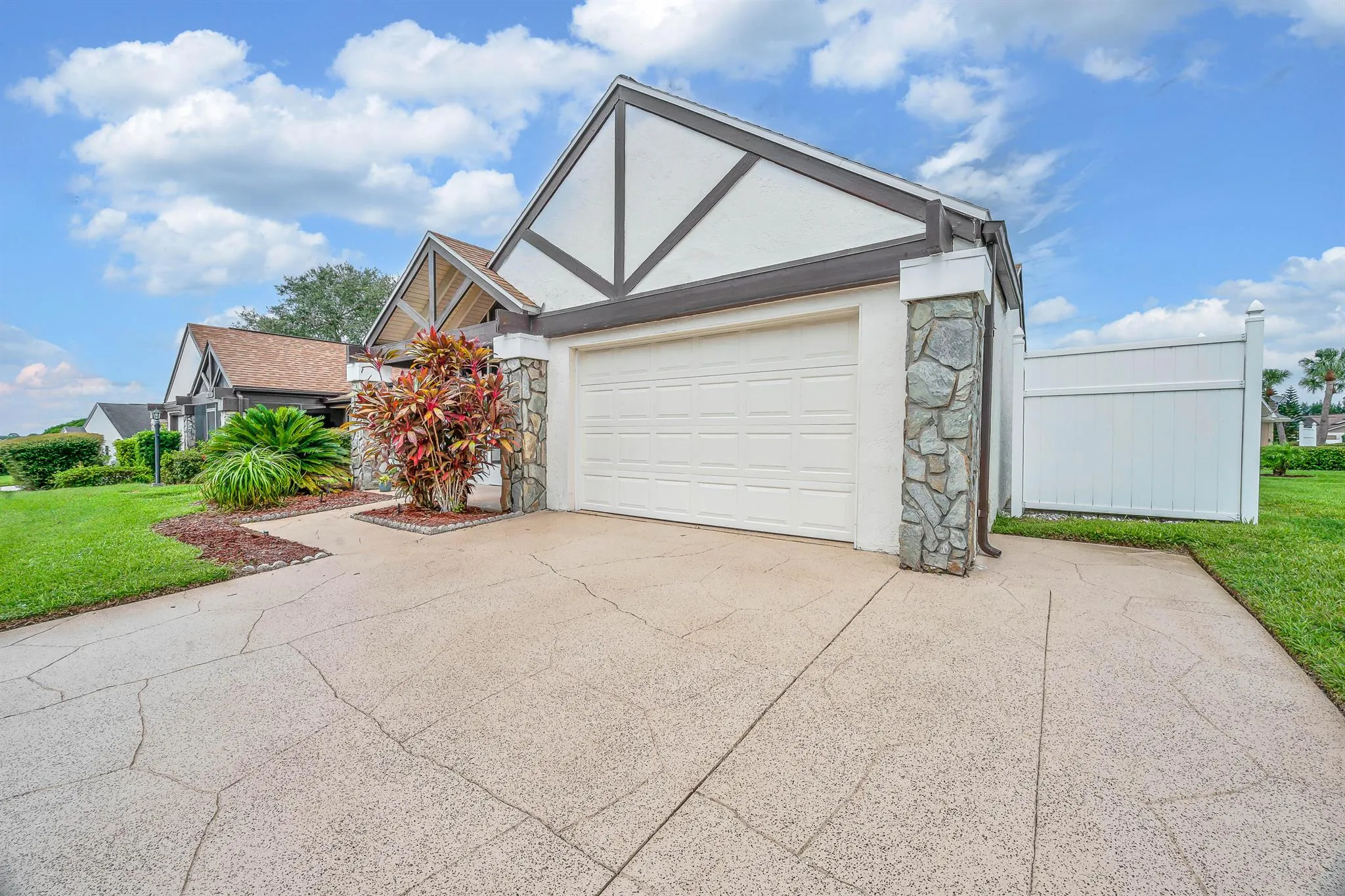 211 Brentwood Drive N