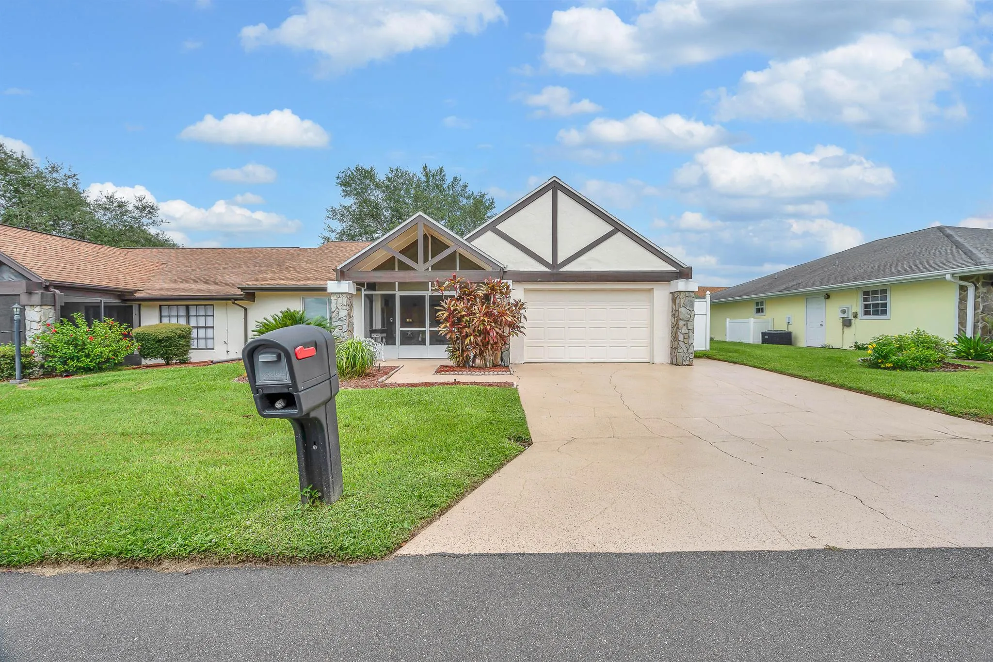 211 Brentwood Drive N