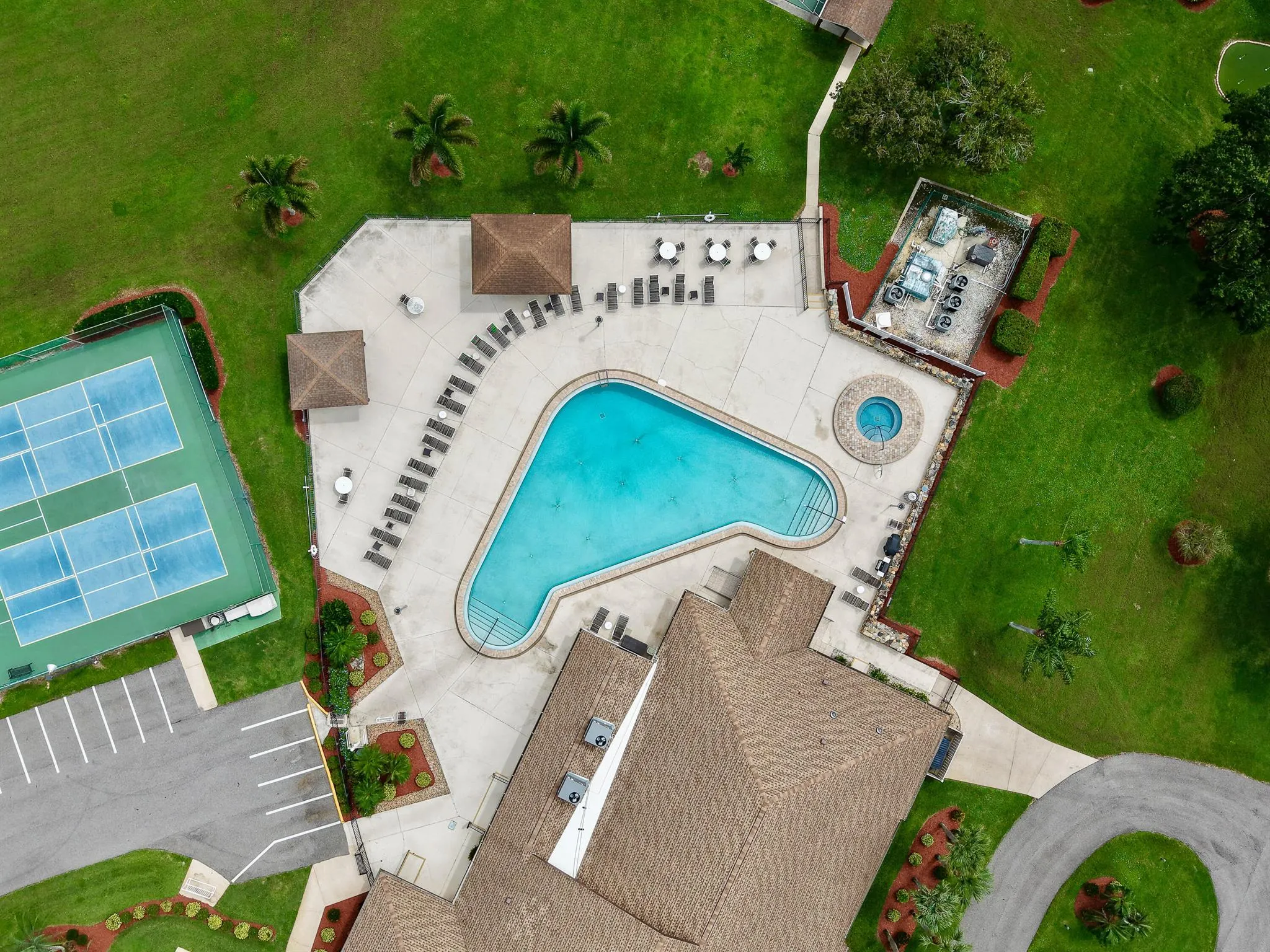 211 Brentwood Drive N