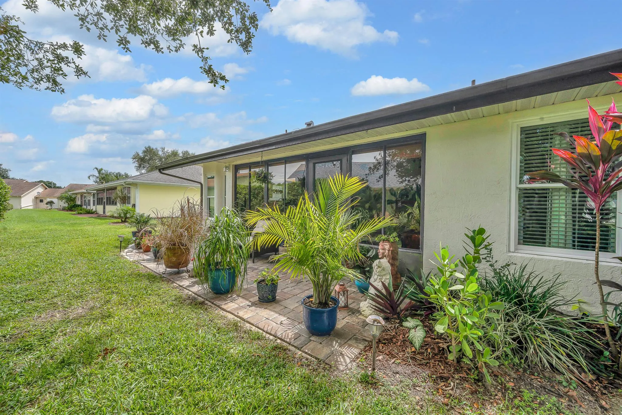 211 Brentwood Drive N