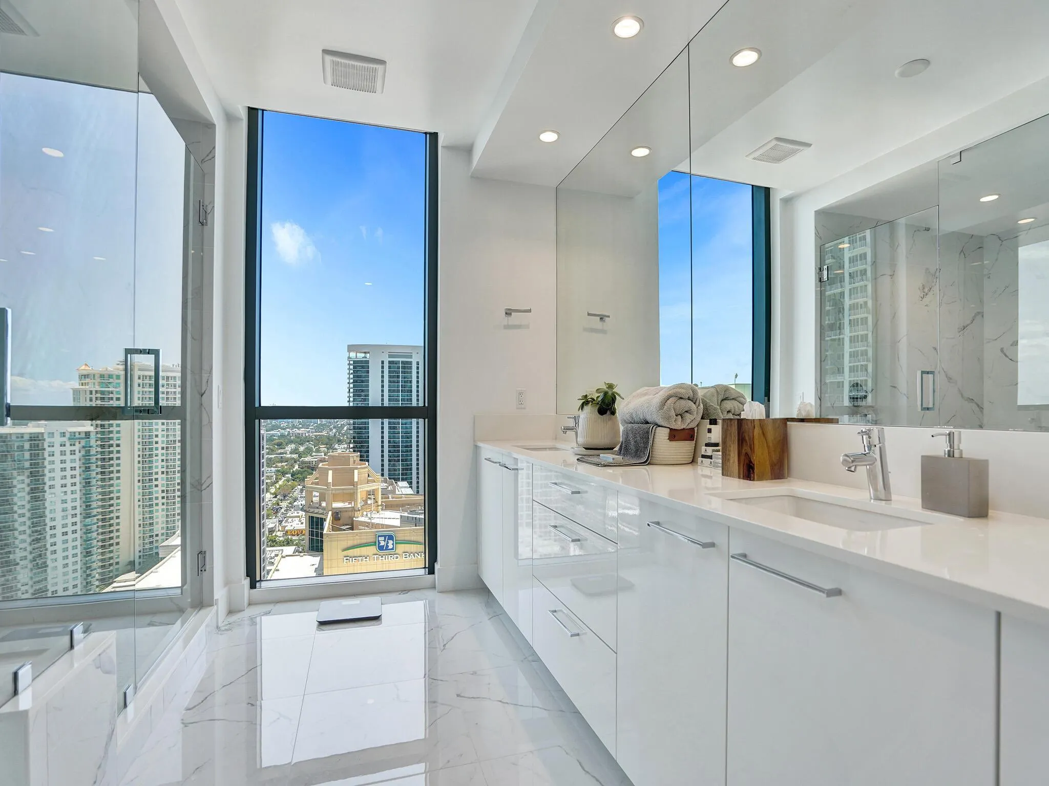 100 E Las Olas Boulevard, #3301