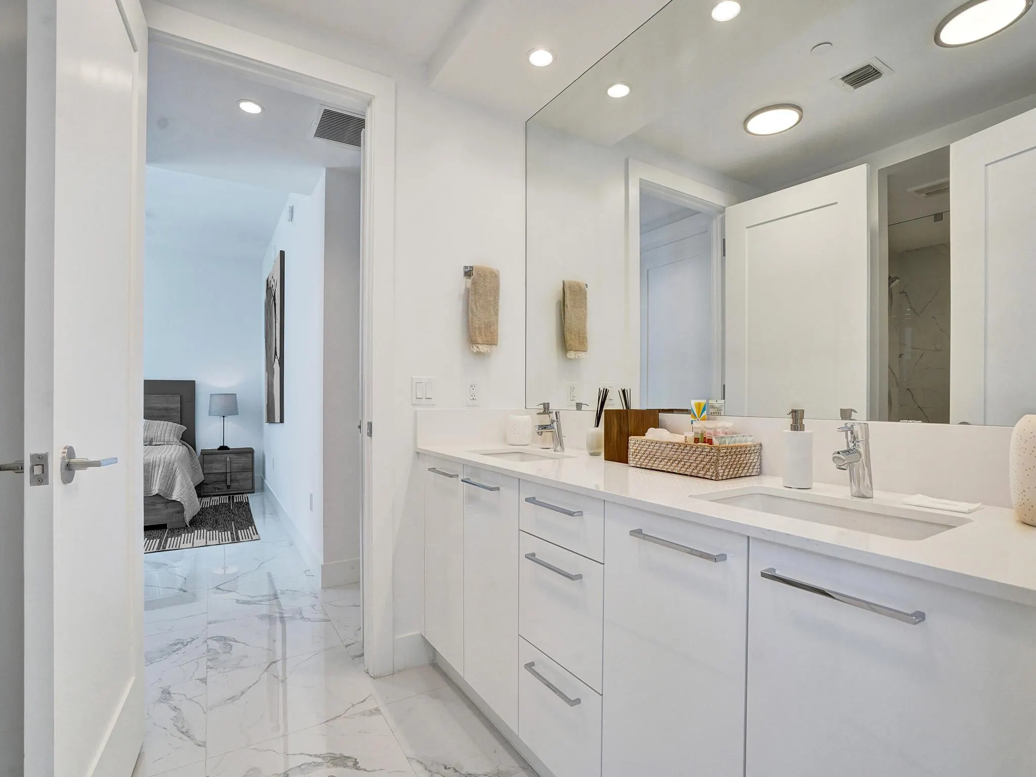 100 E Las Olas Boulevard, #3301