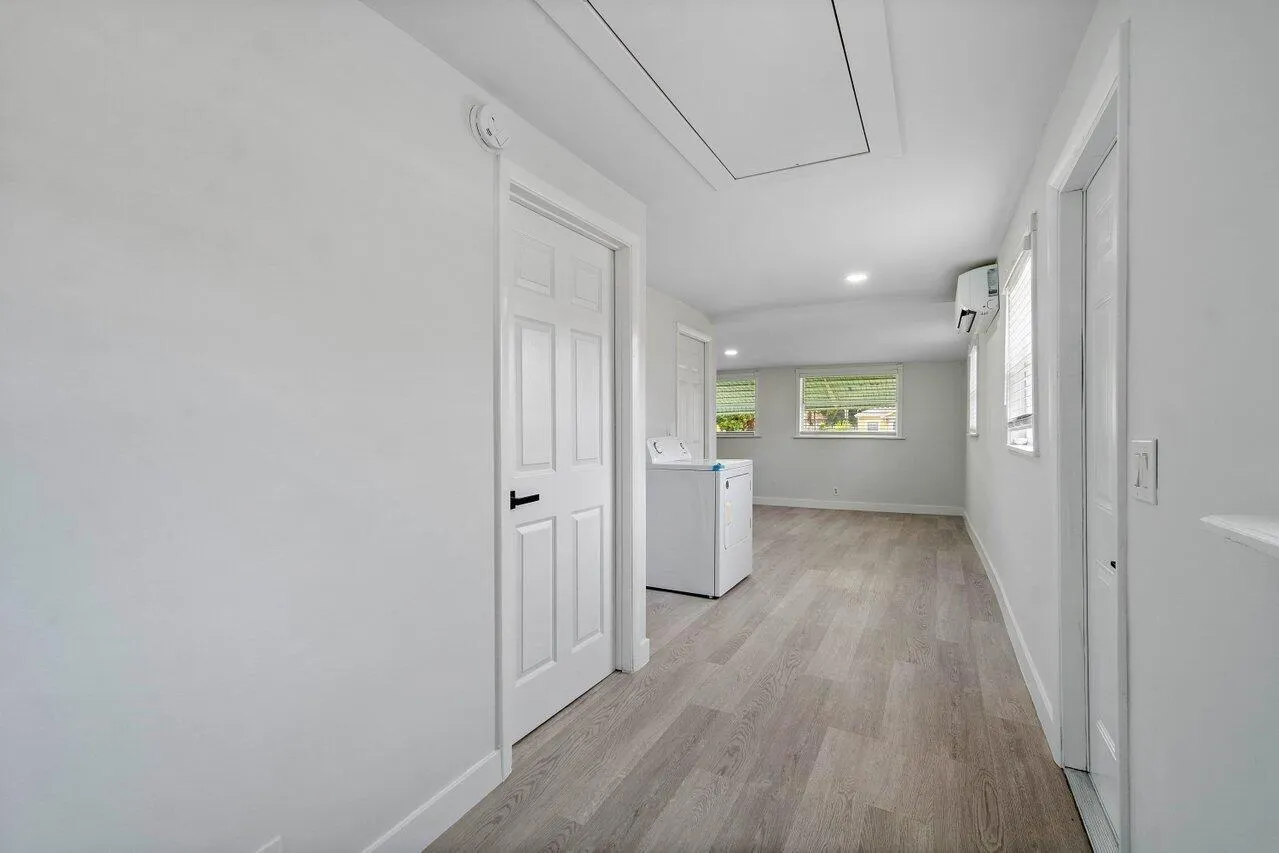 137 SW 9th Avenue