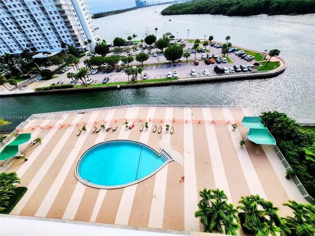 400 Kings Point Drive, #1426