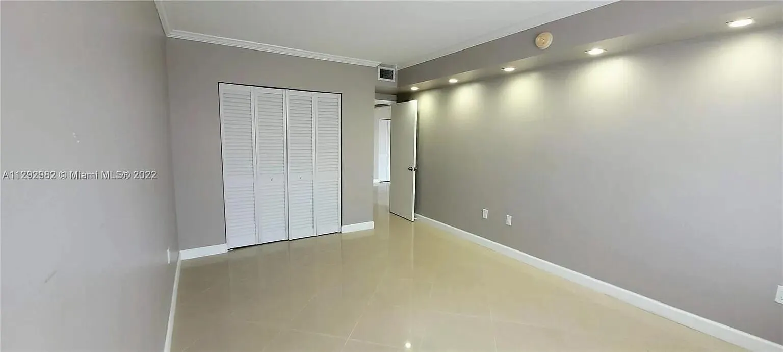 400 Kings Point Drive, #1426