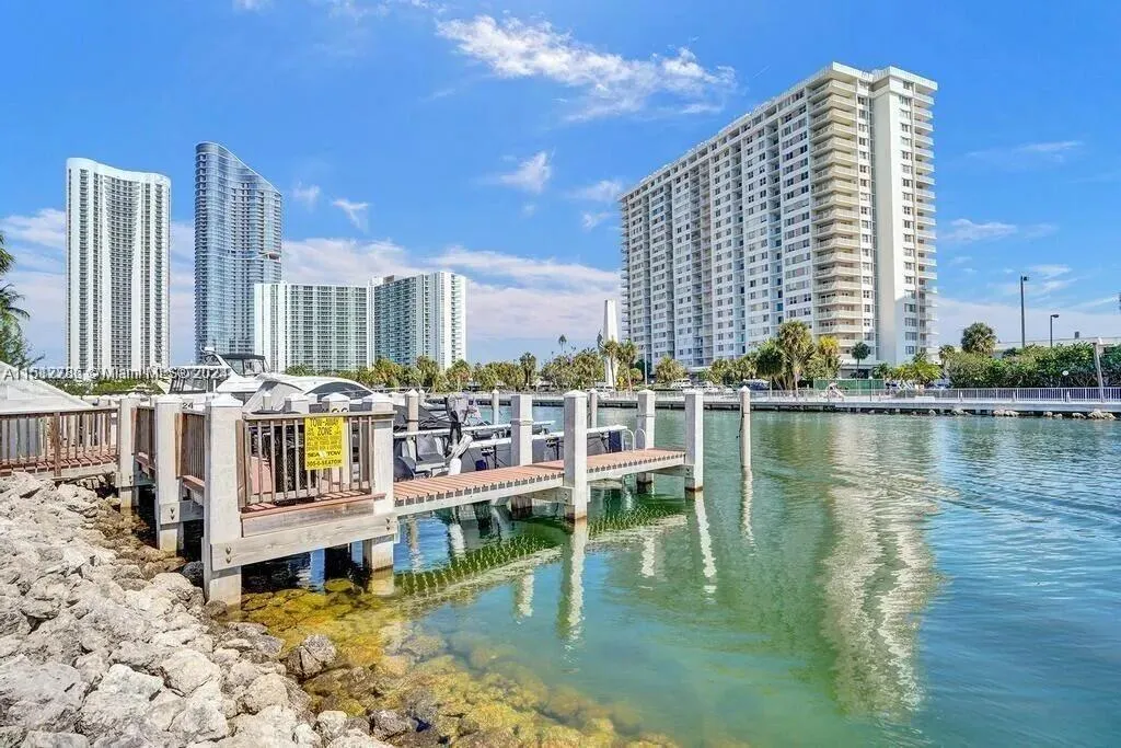 400 Kings Point Drive, #1426