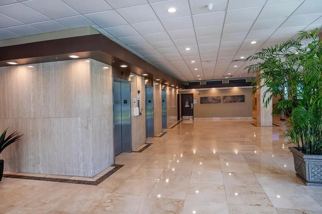 400 Kings Point Drive, #1426