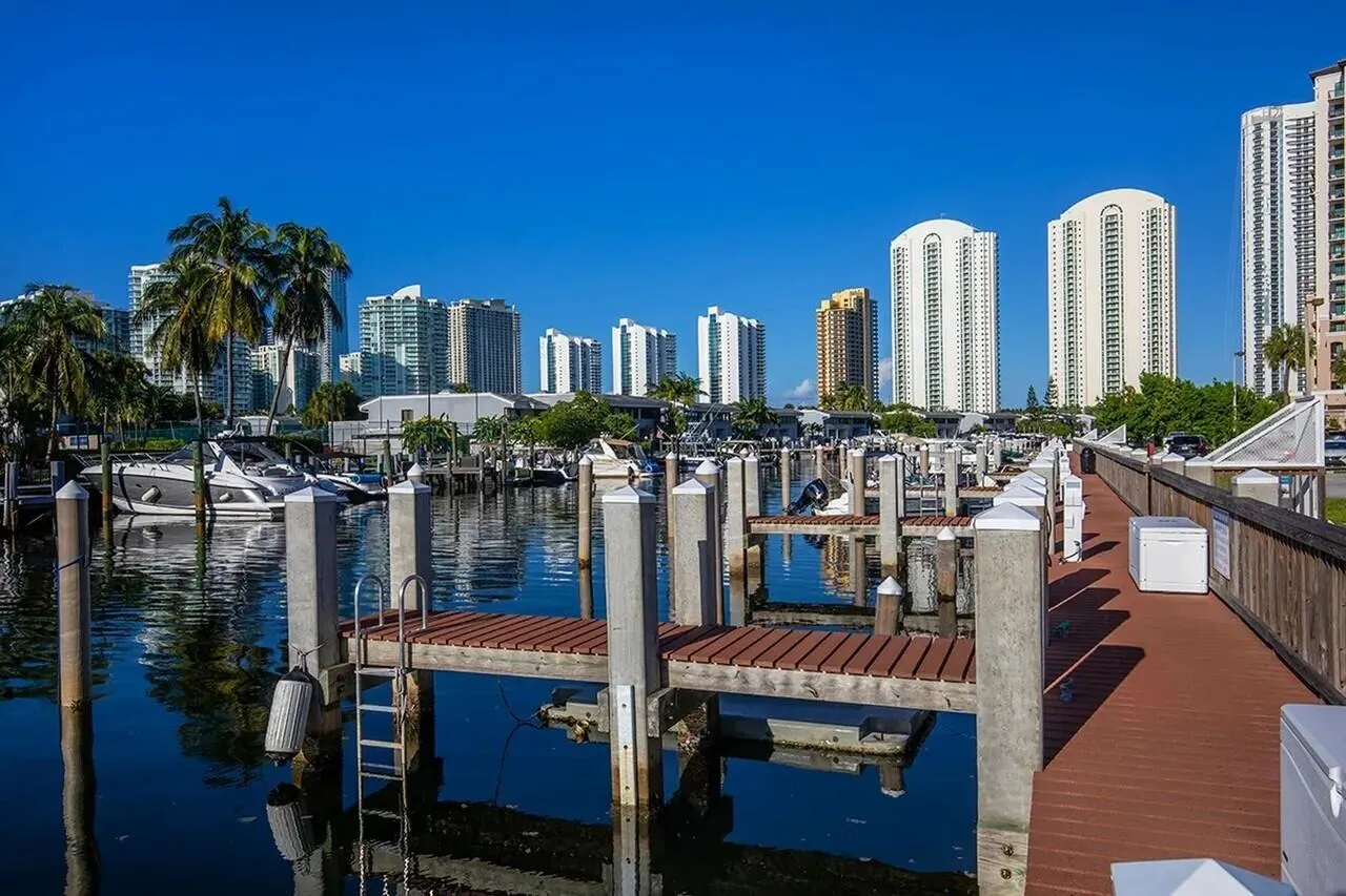 400 Kings Point Drive, #1426