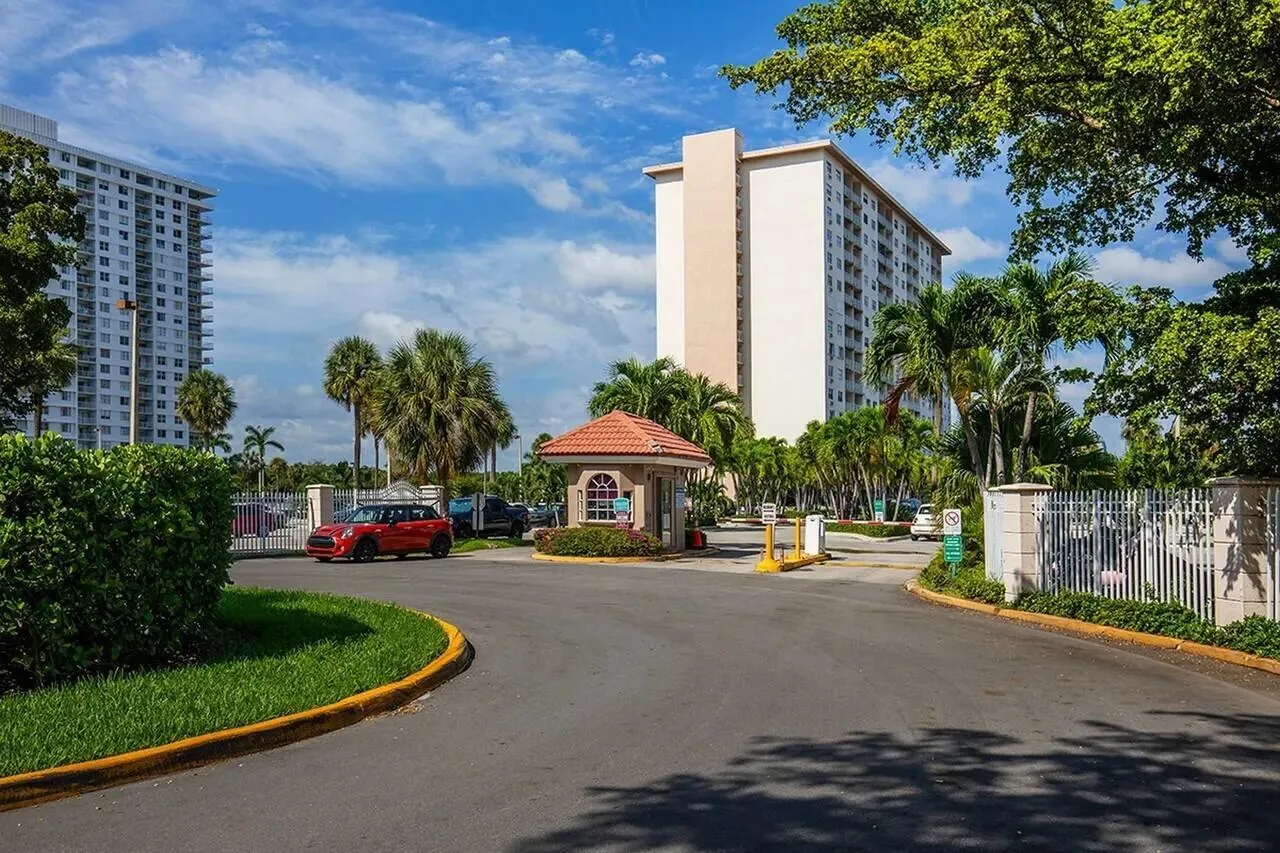 400 Kings Point Drive, #1426