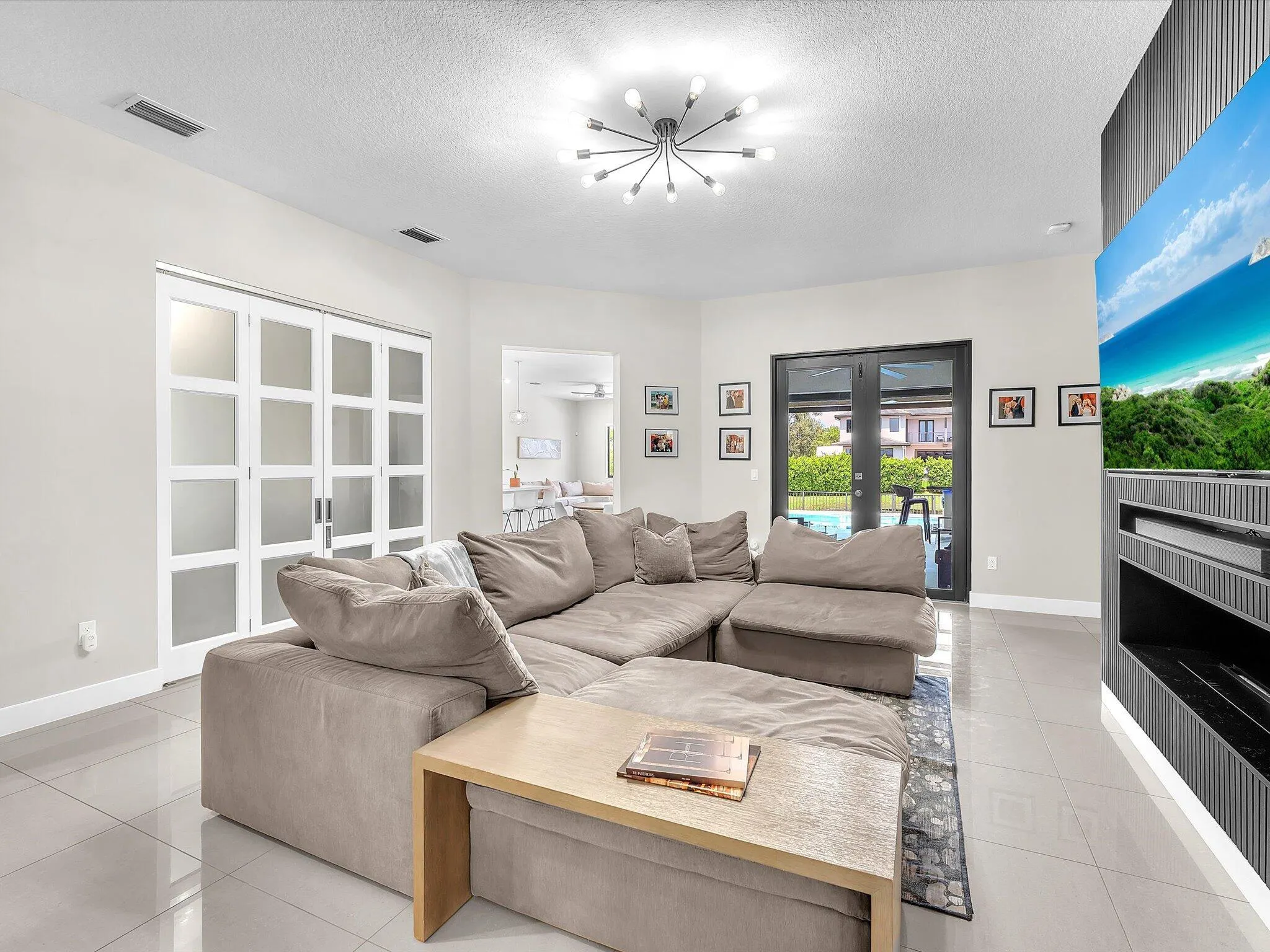 10945 Moore Drive
