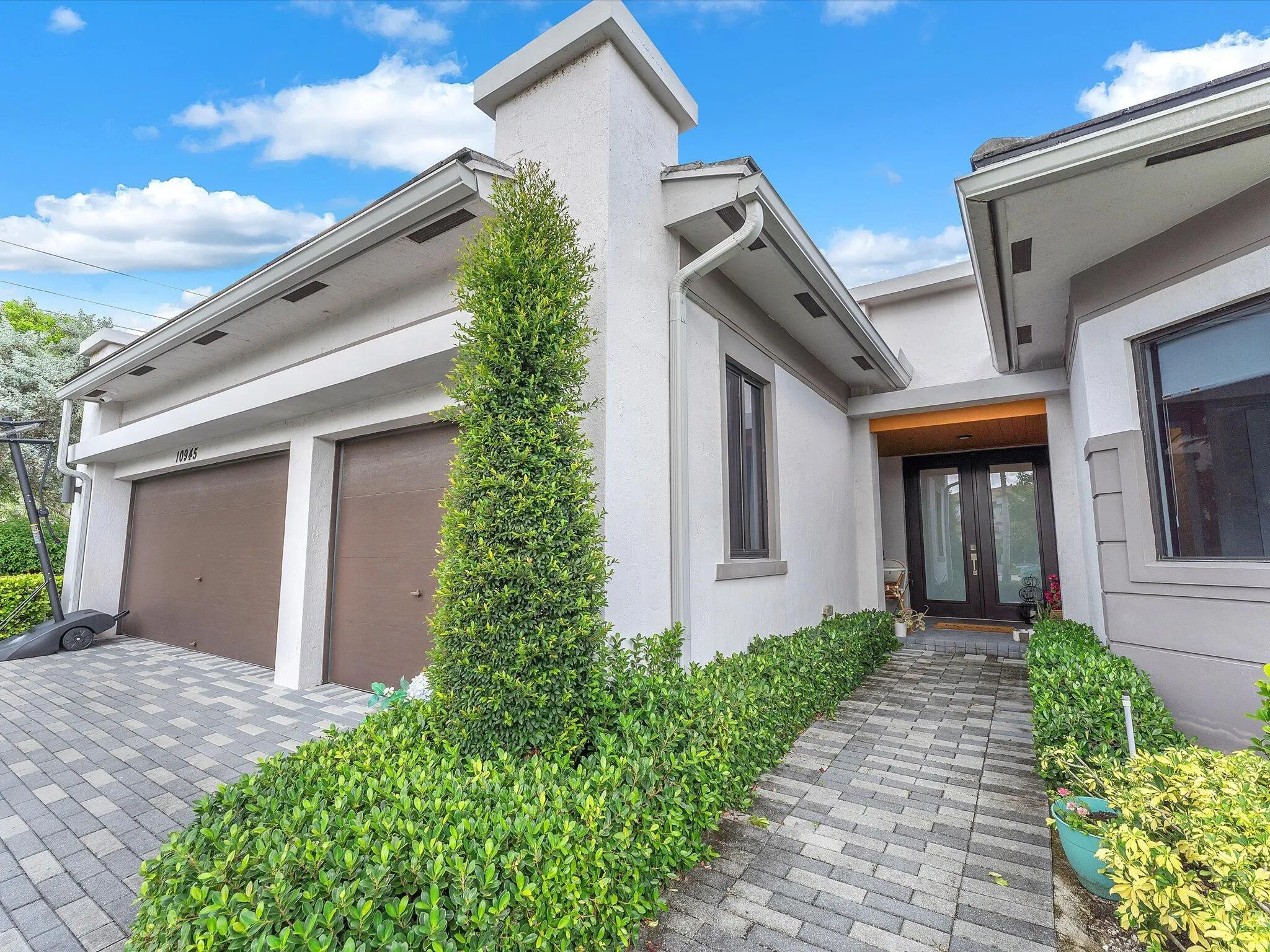 10945 Moore Drive