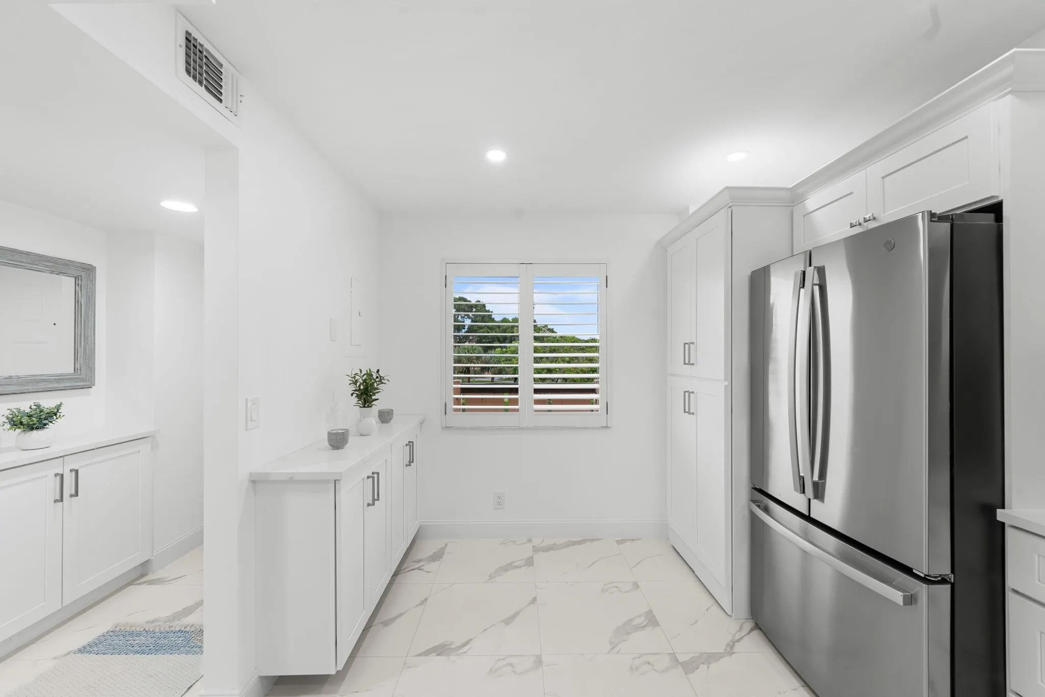 6936 Huntington Lane, #302