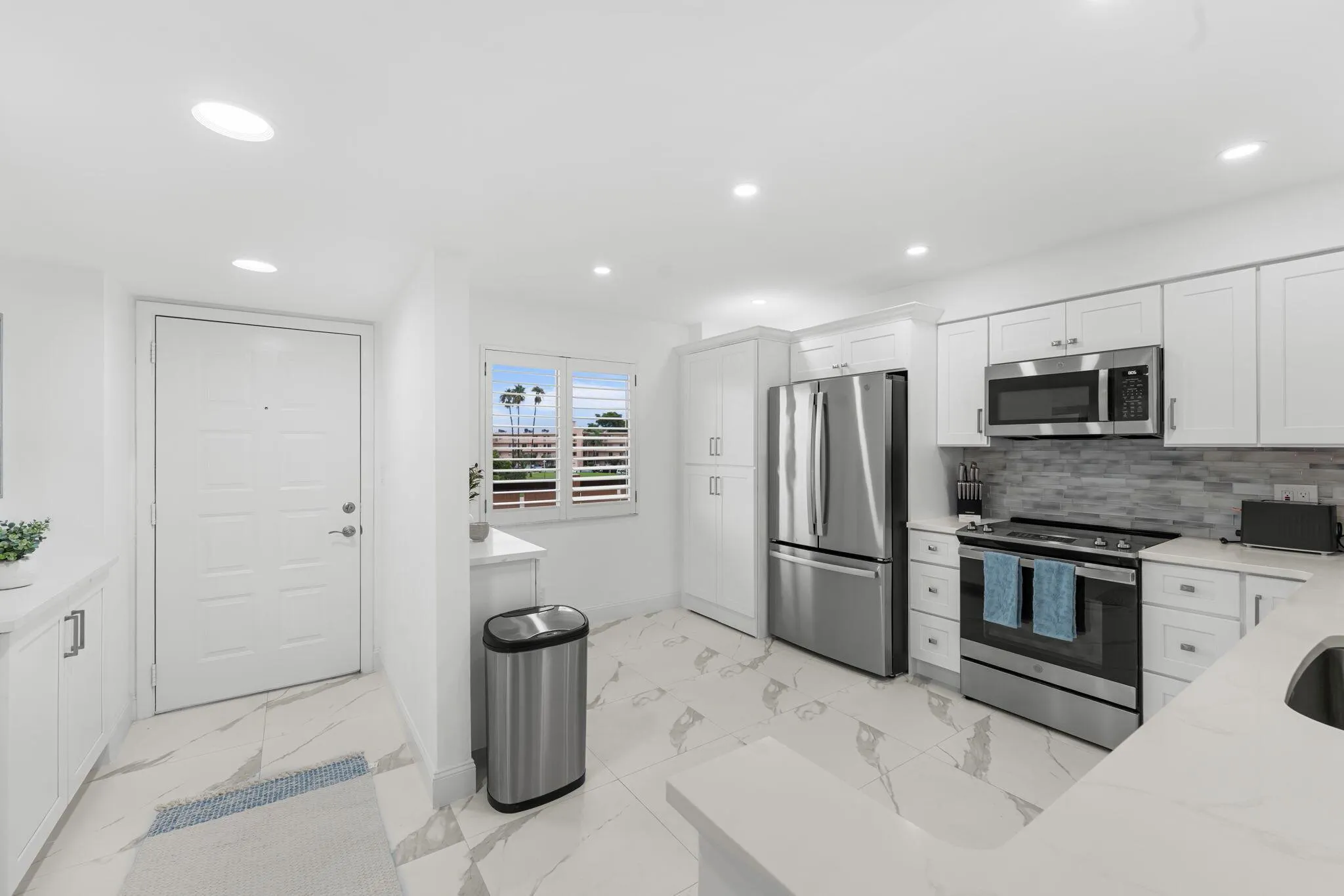 6936 Huntington Lane, #302