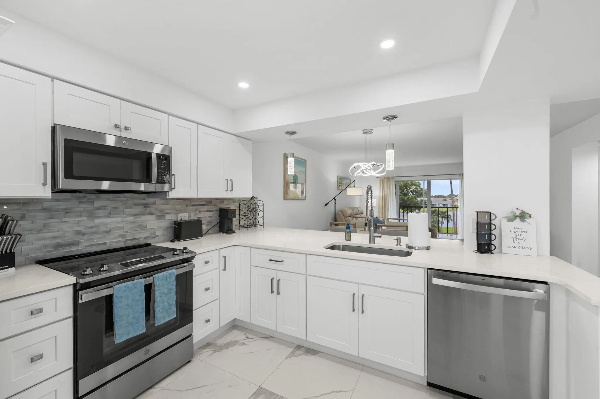6936 Huntington Lane, #302