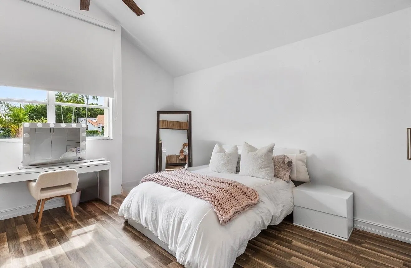 5887 NW 24th Avenue, #1203