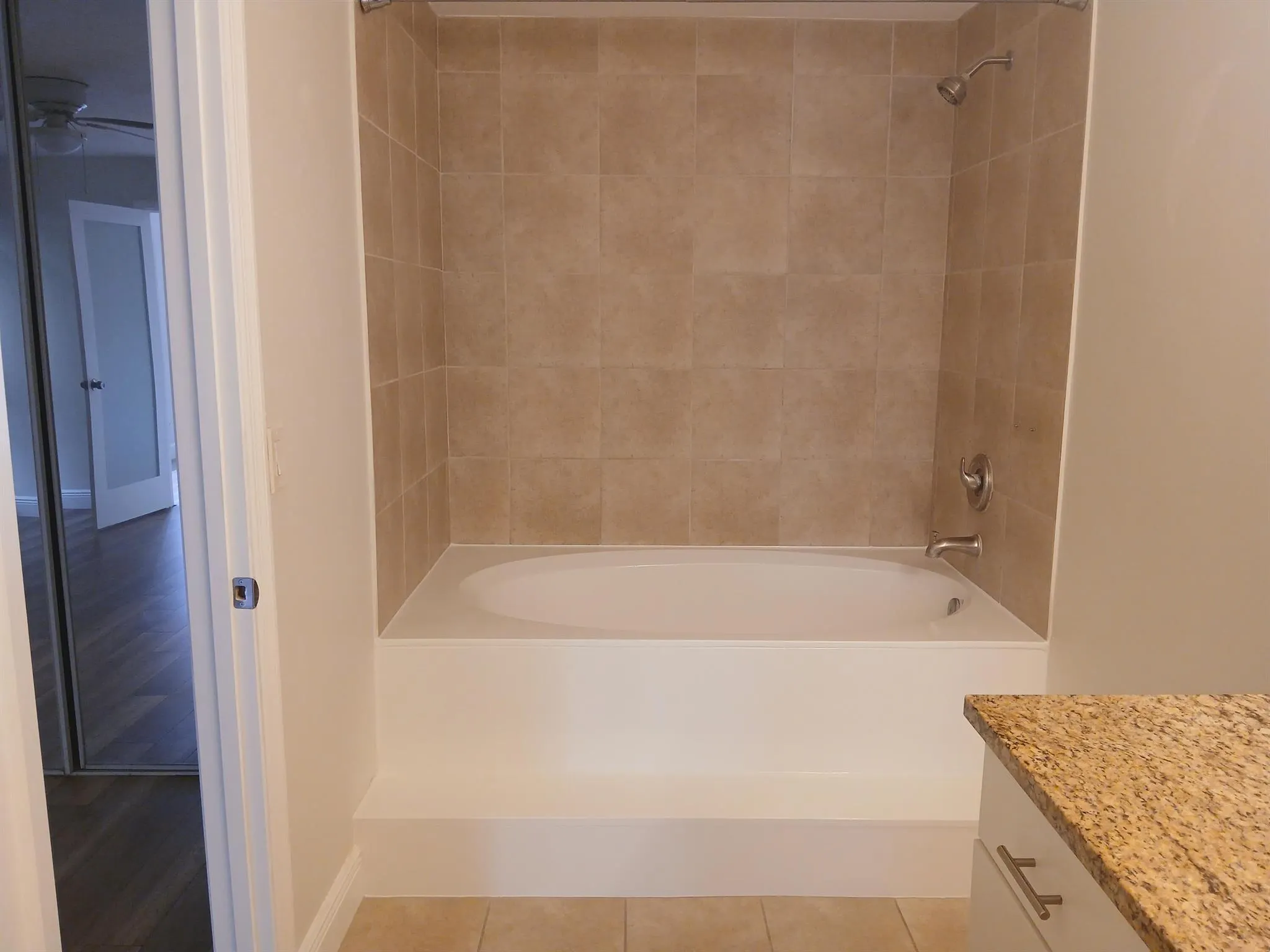 639 Executive Center Drive, #O-204