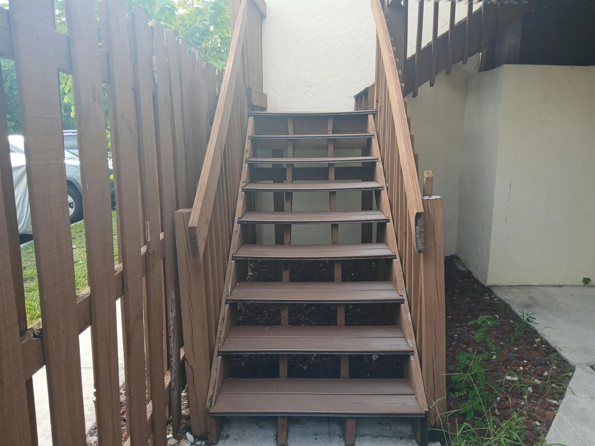 639 Executive Center Drive, #O-204