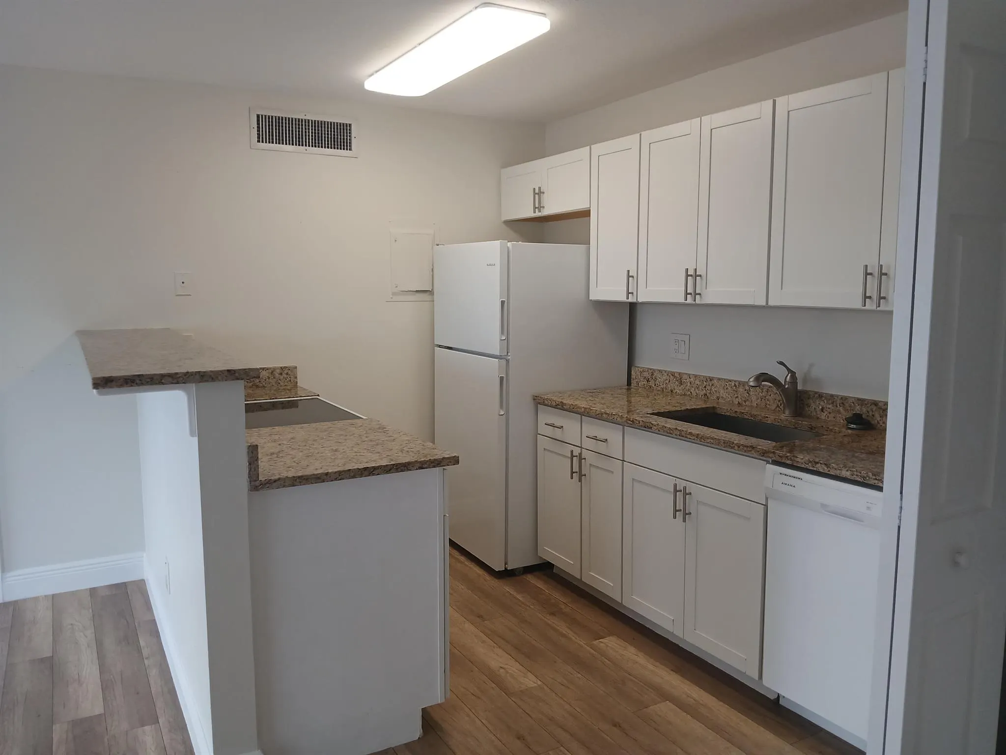 639 Executive Center Drive, #O-204