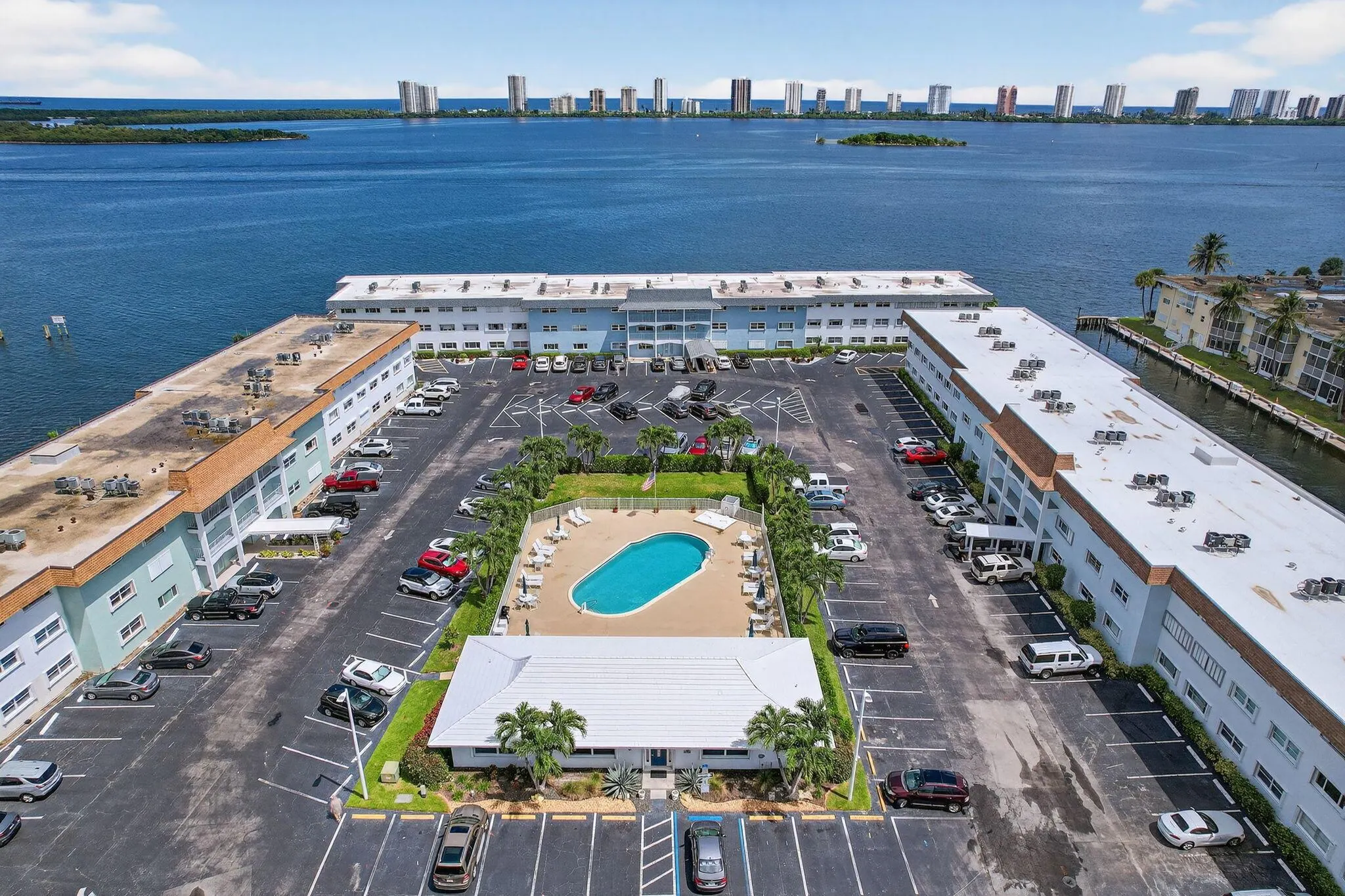 110 Shore Court, #301