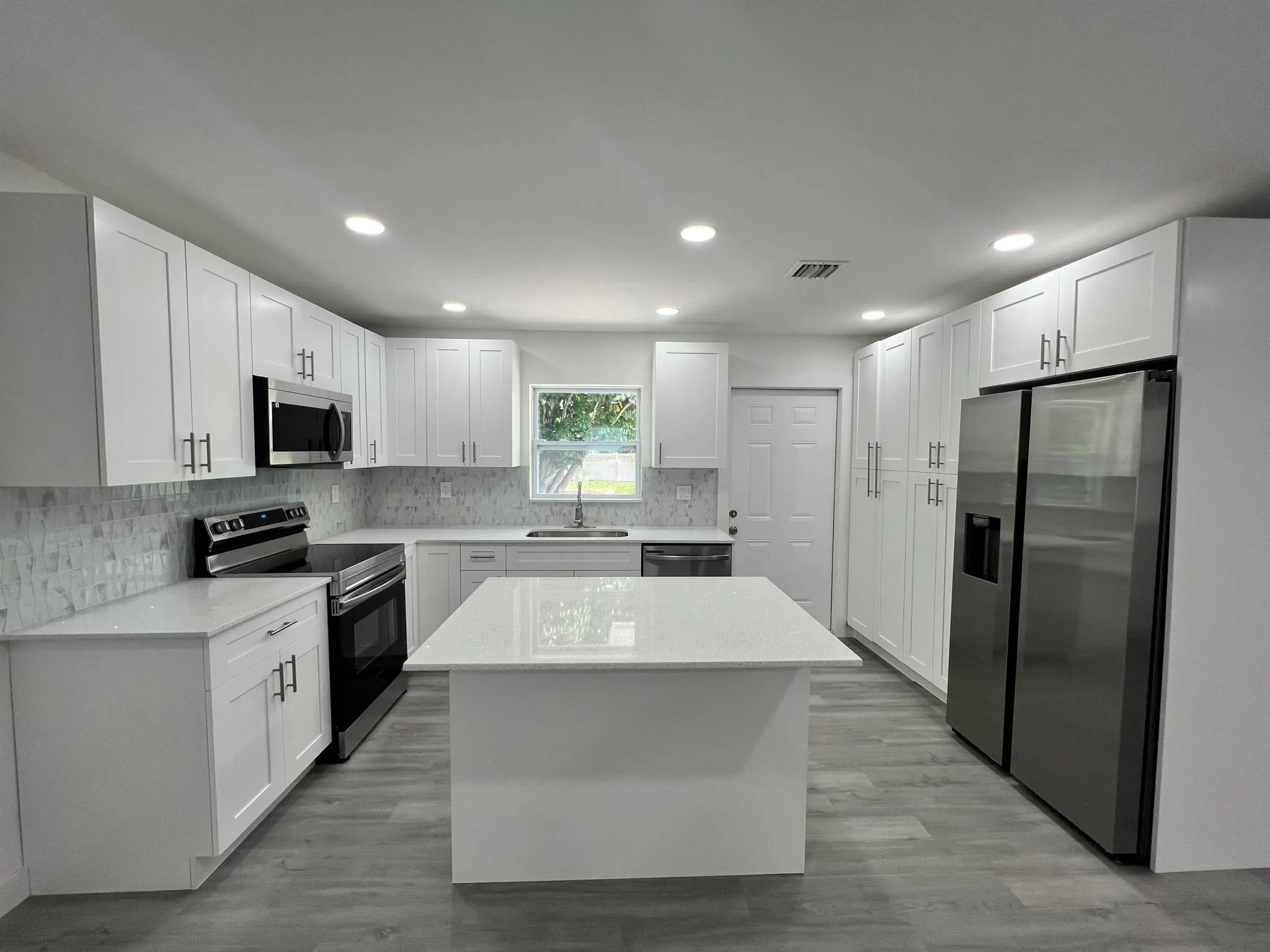 2801 Ave Q