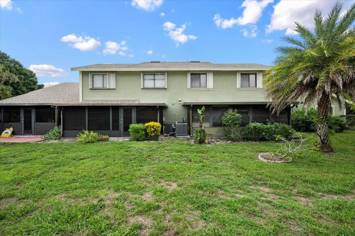 1562 SE Lynshire Court