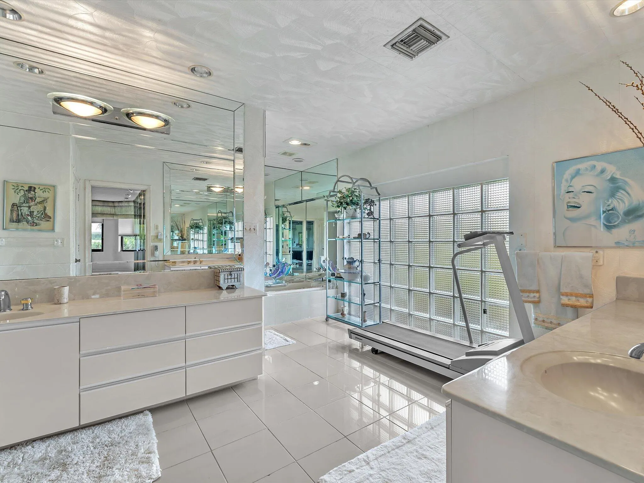 5310 Mango Circle