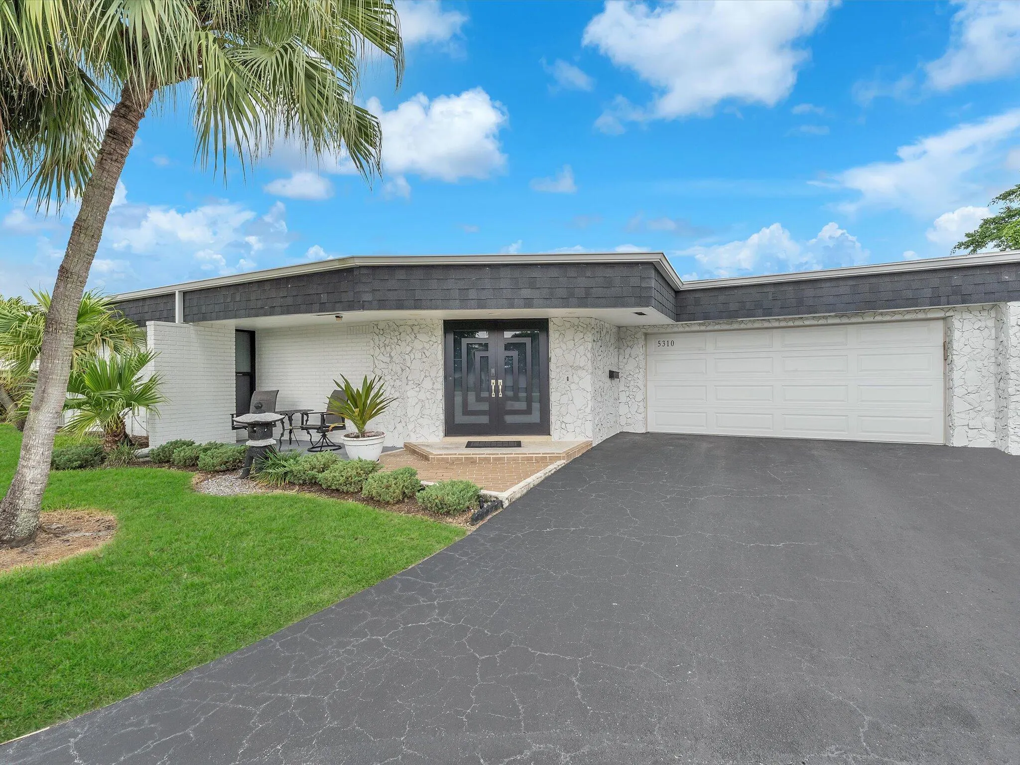 5310 Mango Circle