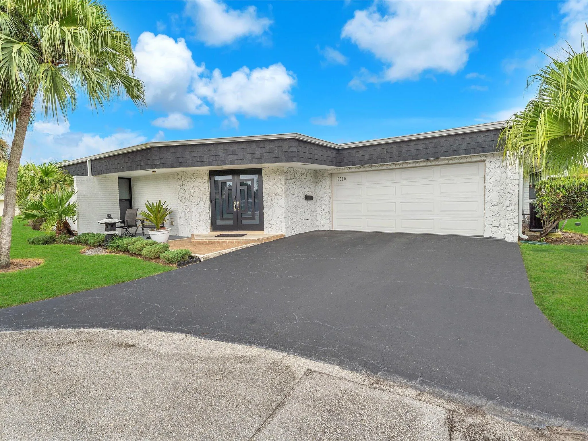 5310 Mango Circle