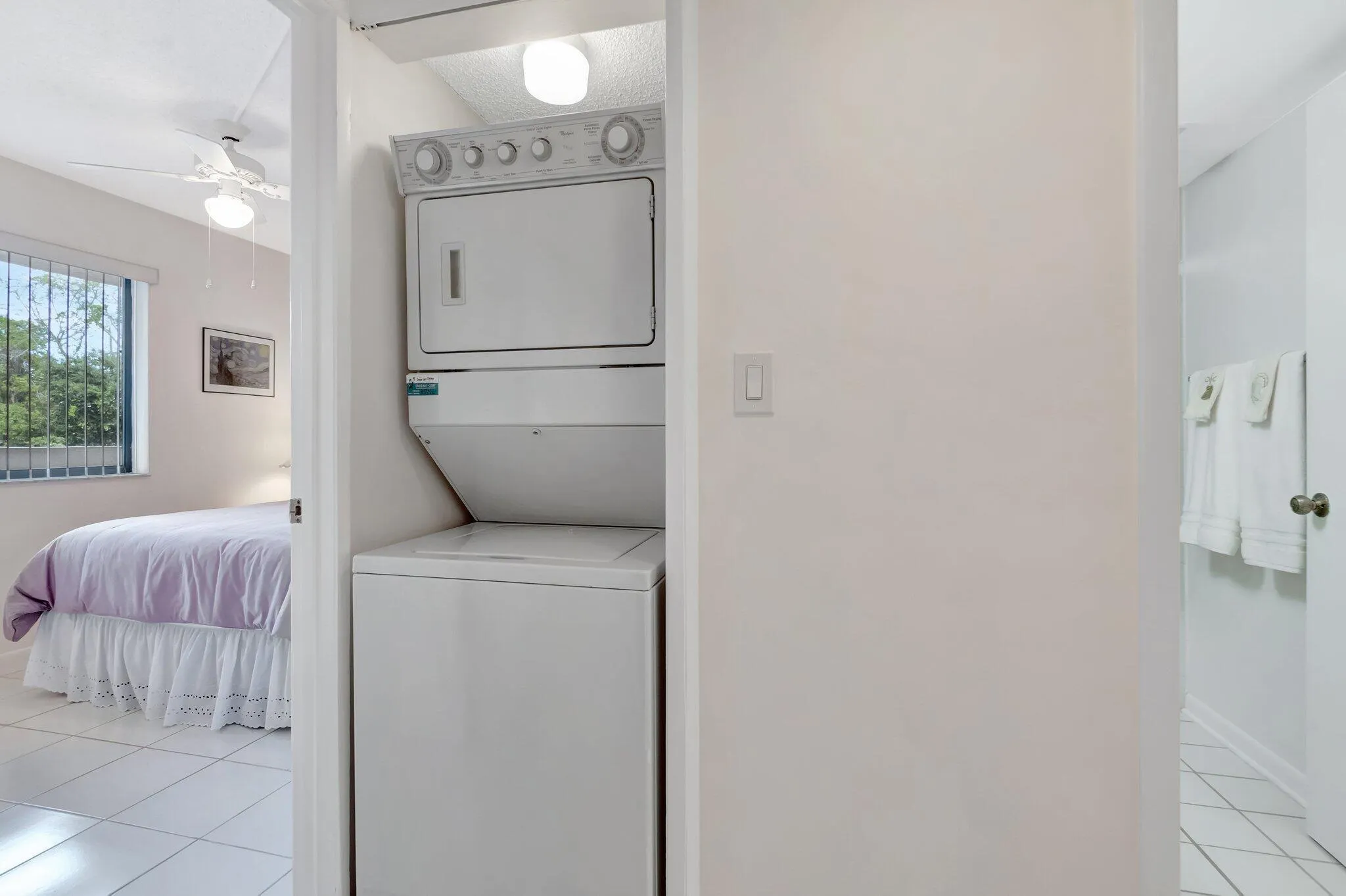 3154 Via Poinciana, #211