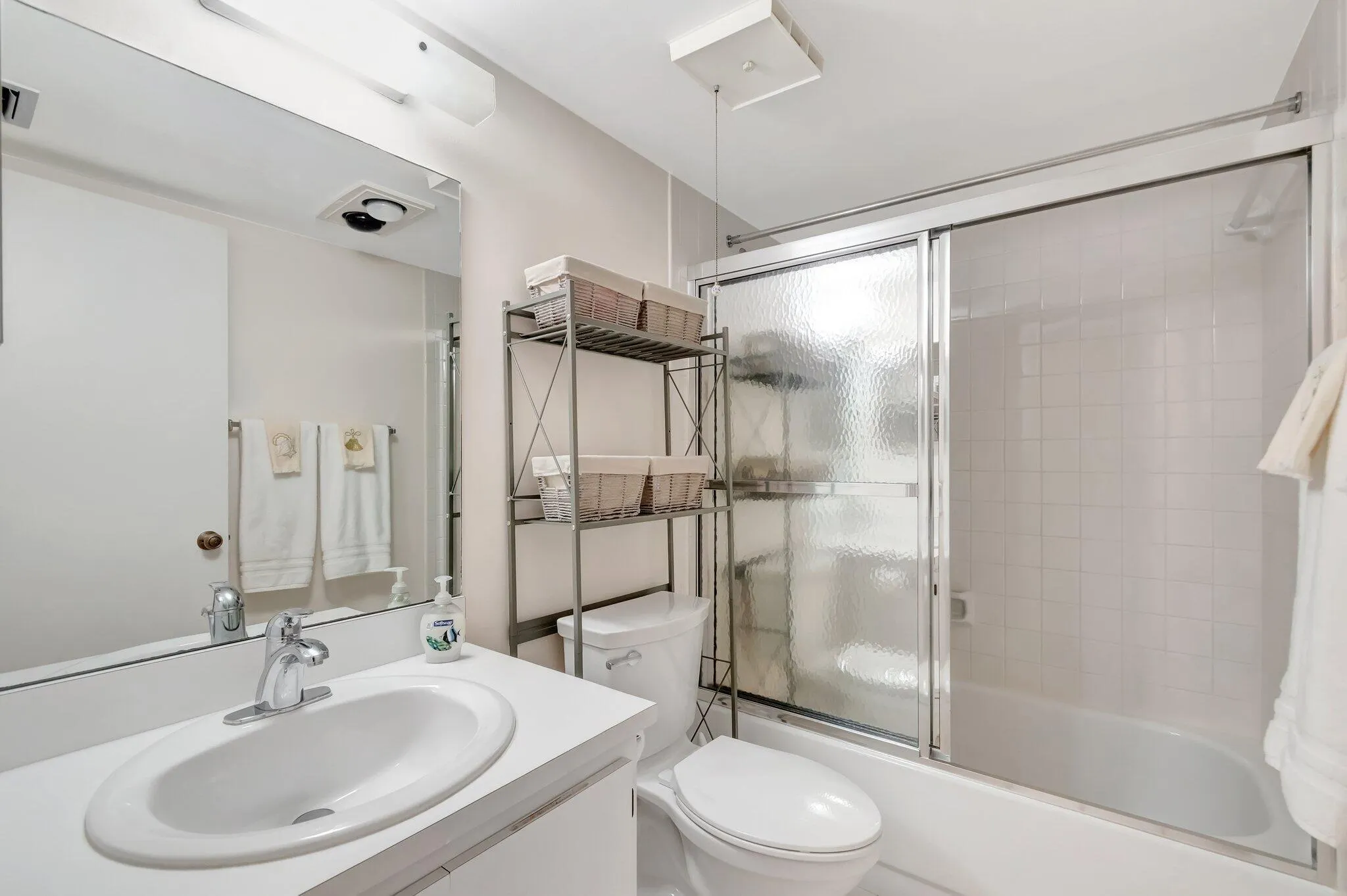 3154 Via Poinciana, #211