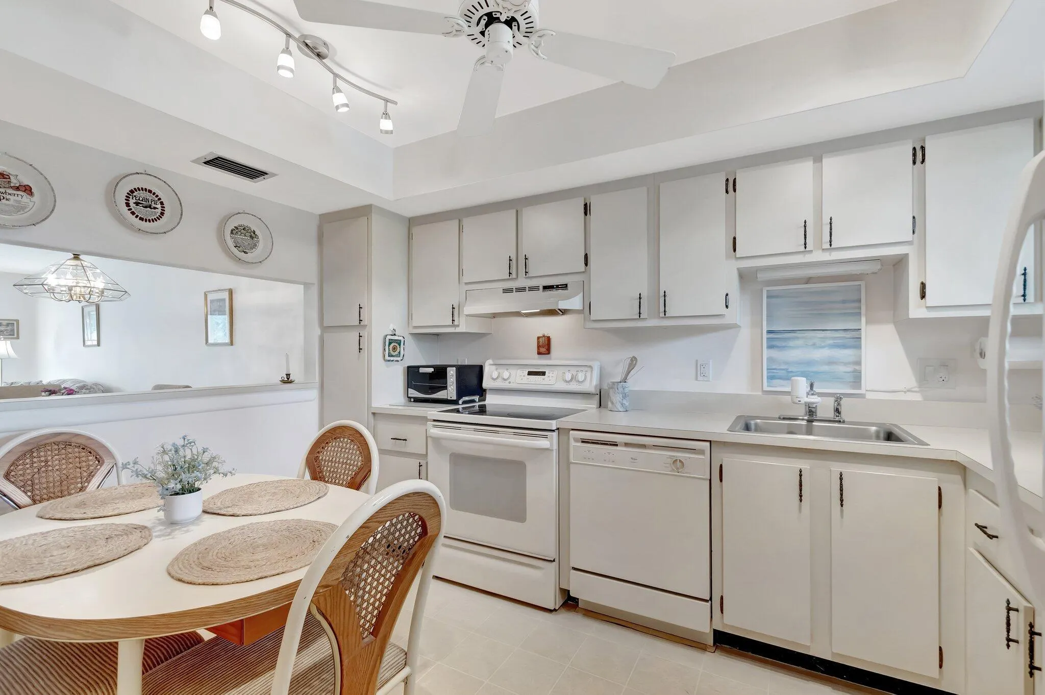 3154 Via Poinciana, #211