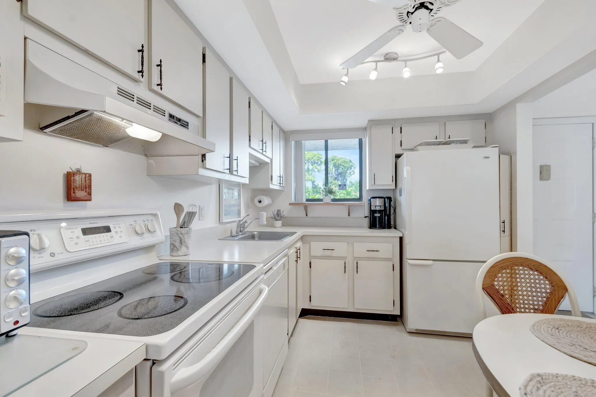 3154 Via Poinciana, #211