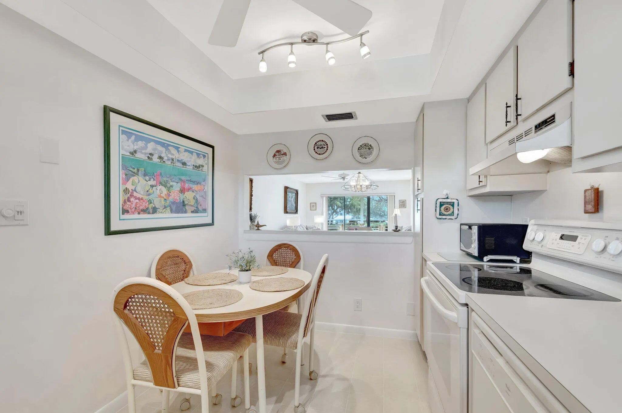 3154 Via Poinciana, #211
