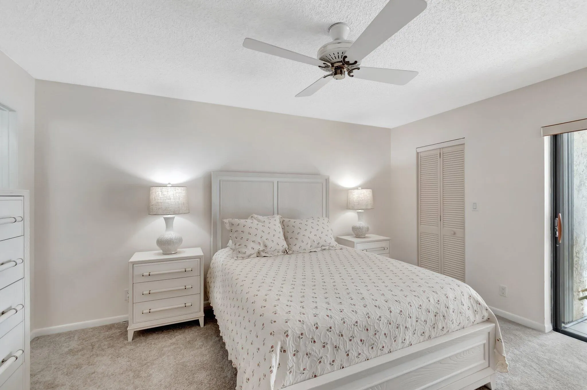3154 Via Poinciana, #211