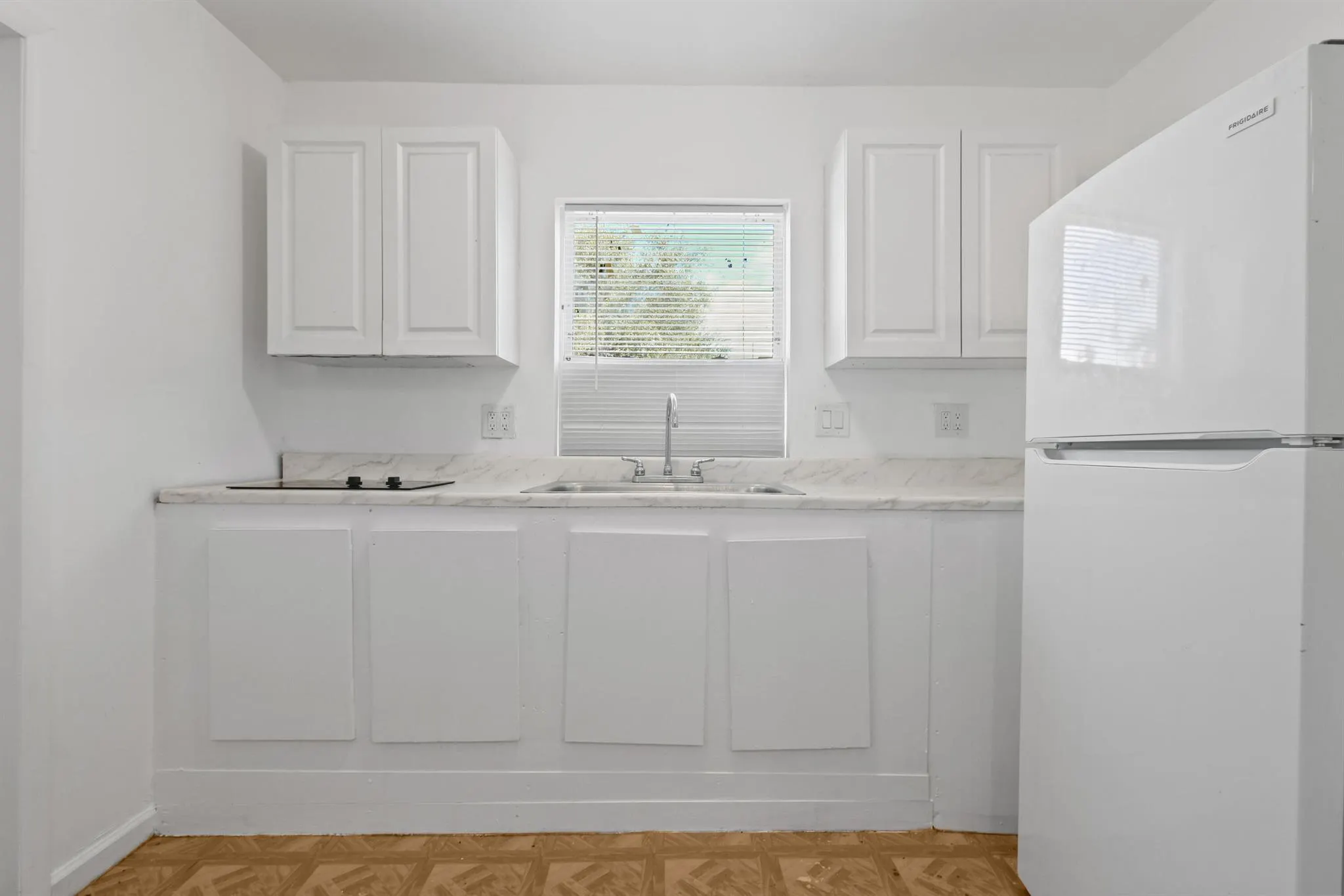 322 N Lakeside Court