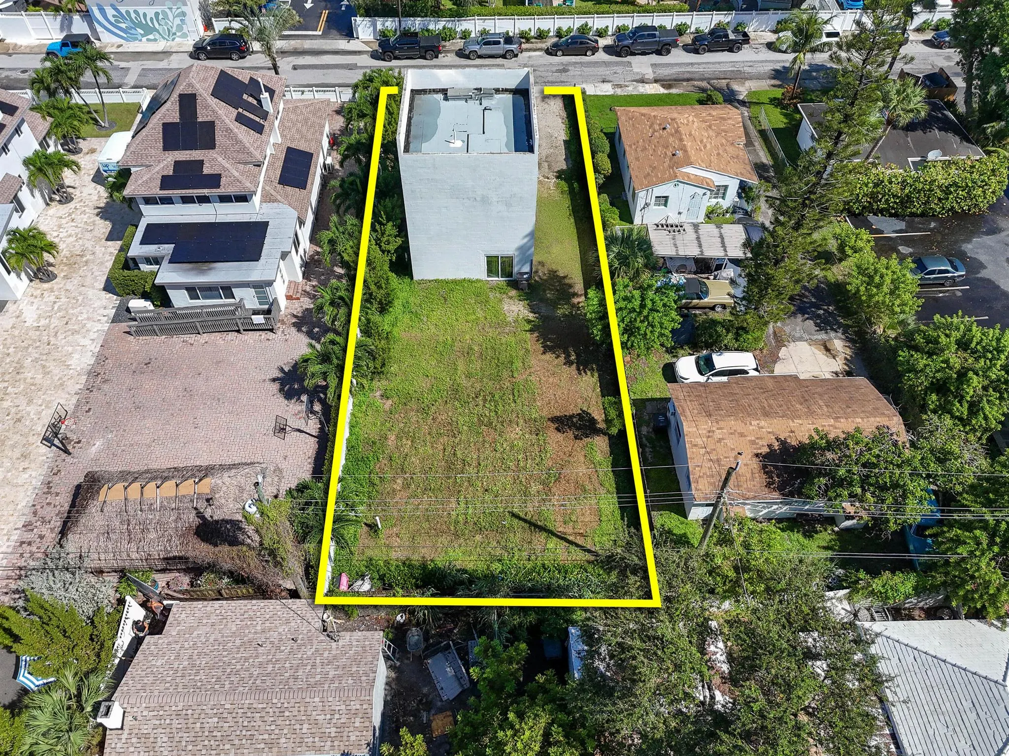 322 N Lakeside Court