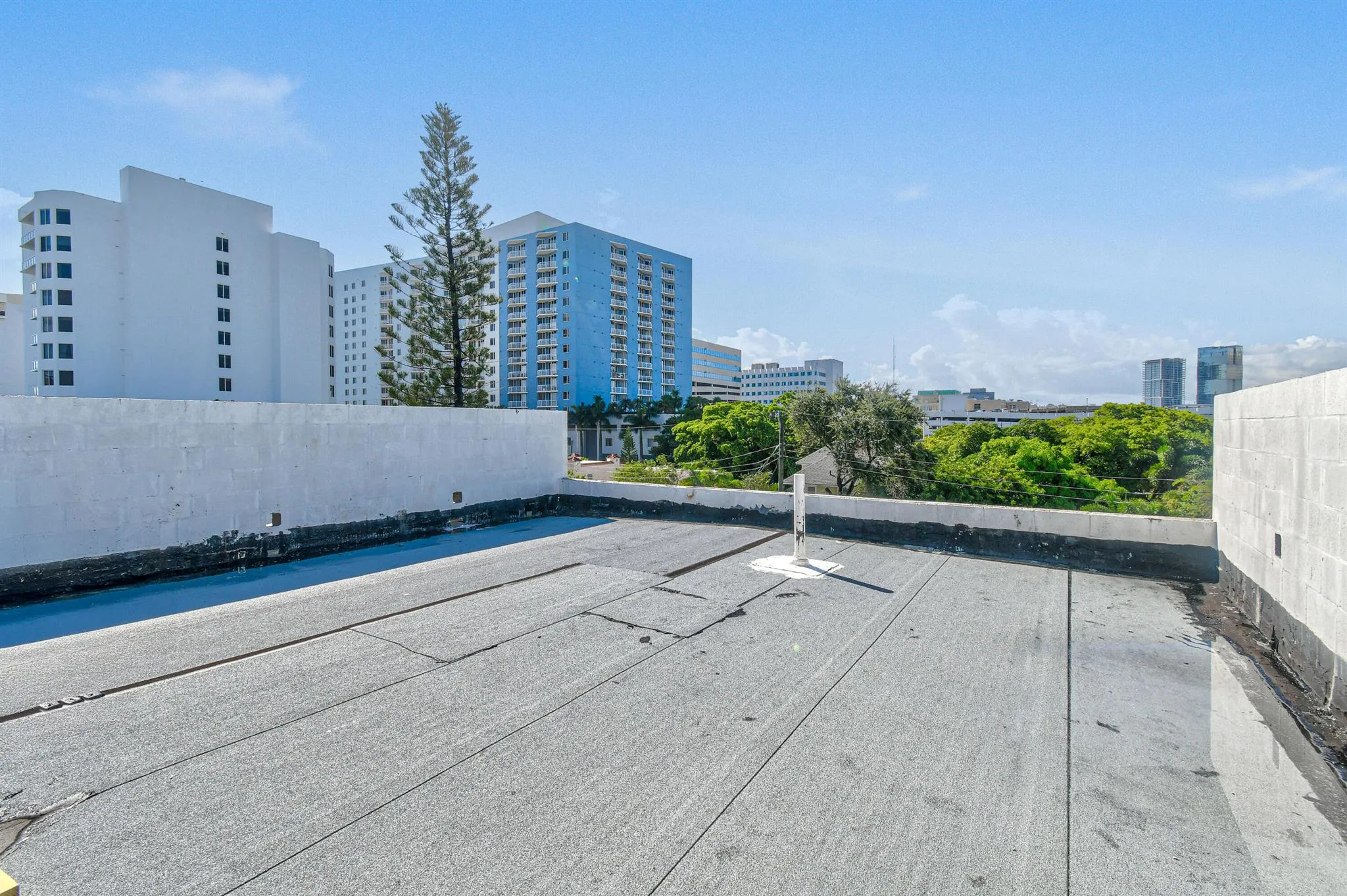 322 N Lakeside Court