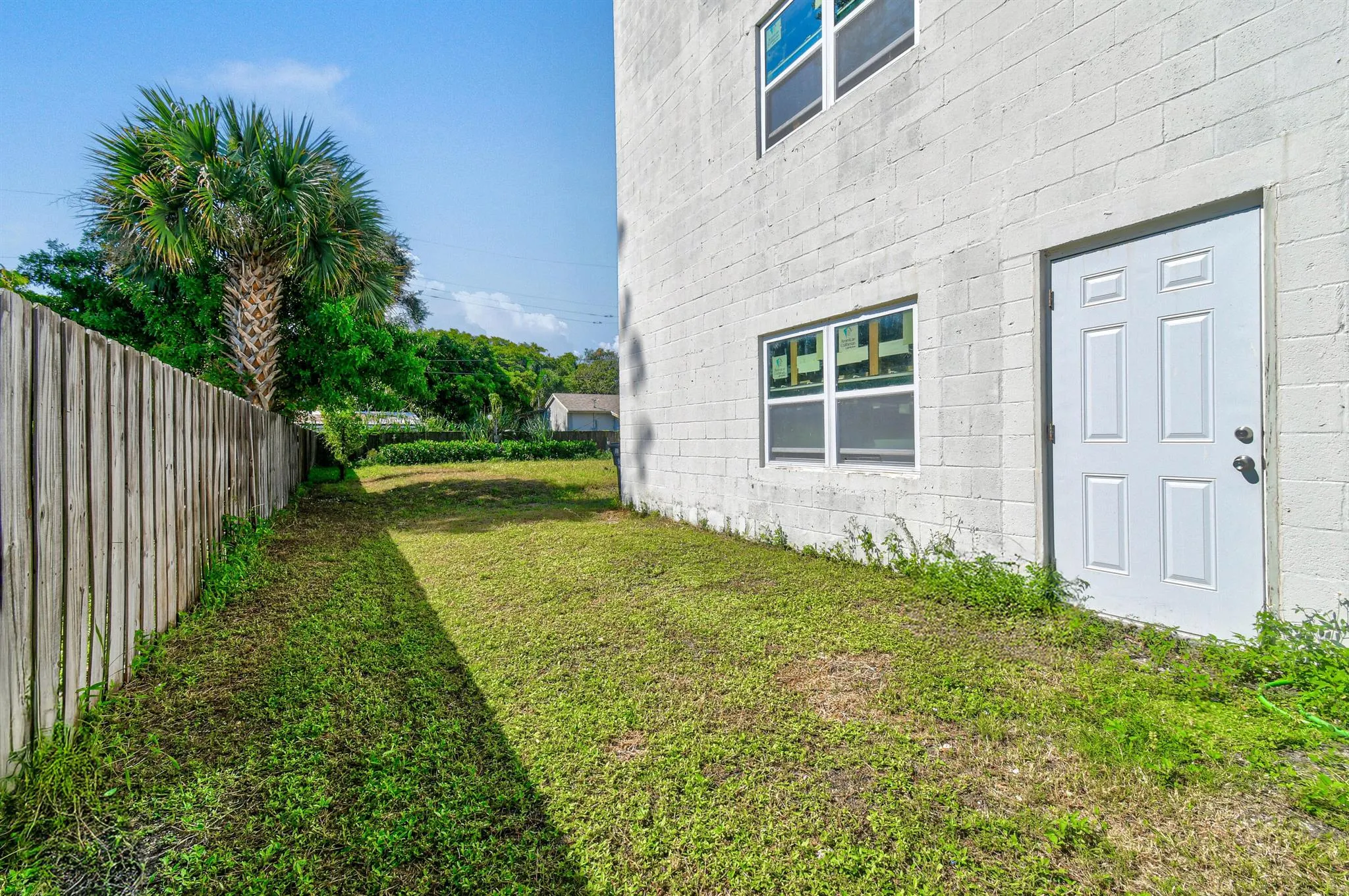 322 N Lakeside Court
