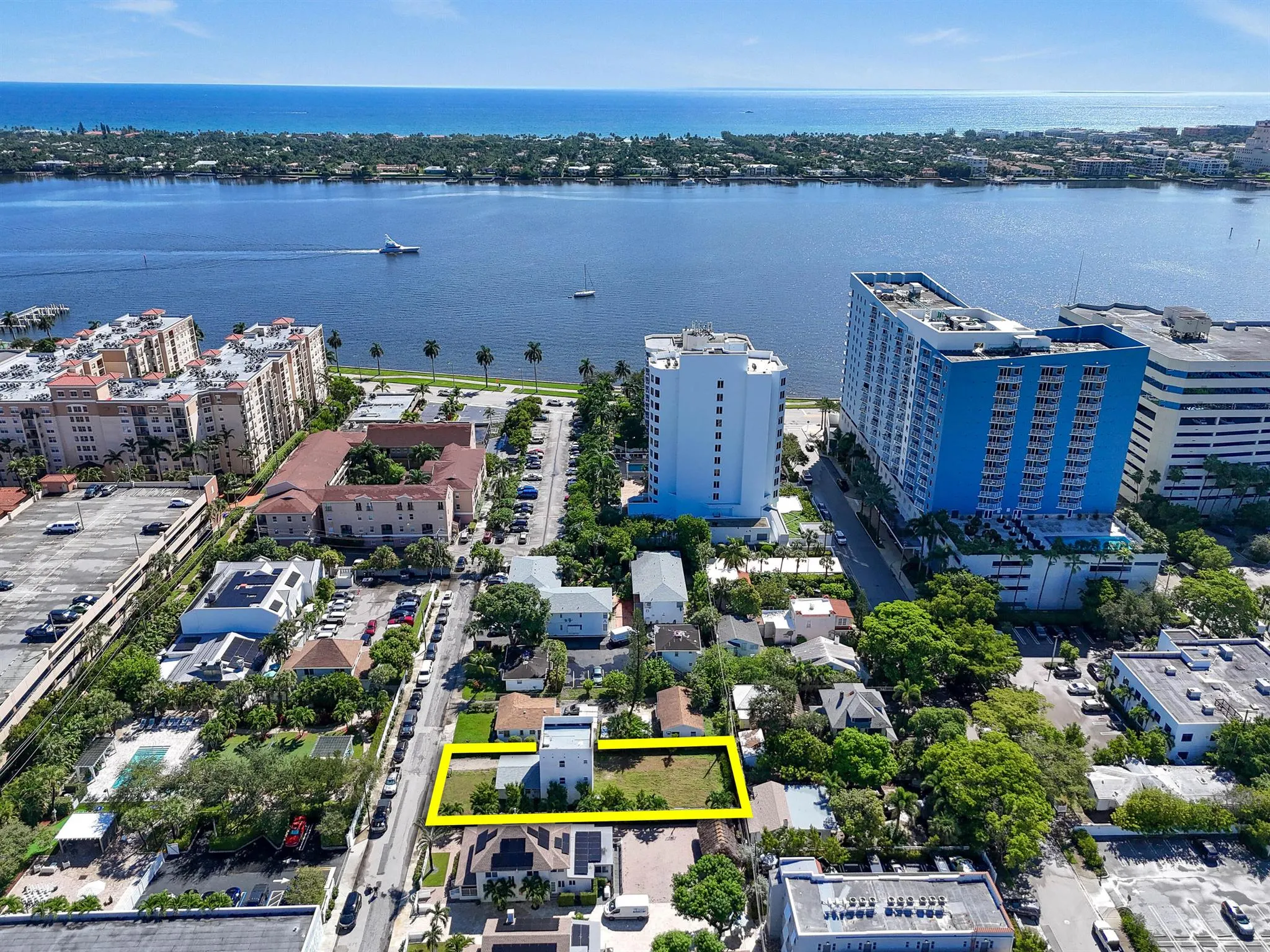 322 N Lakeside Court