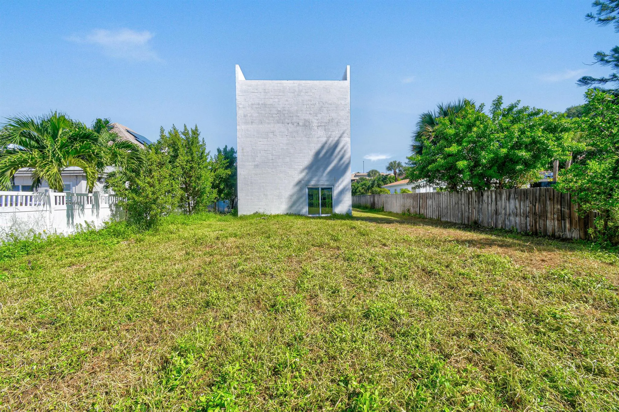 322 N Lakeside Court