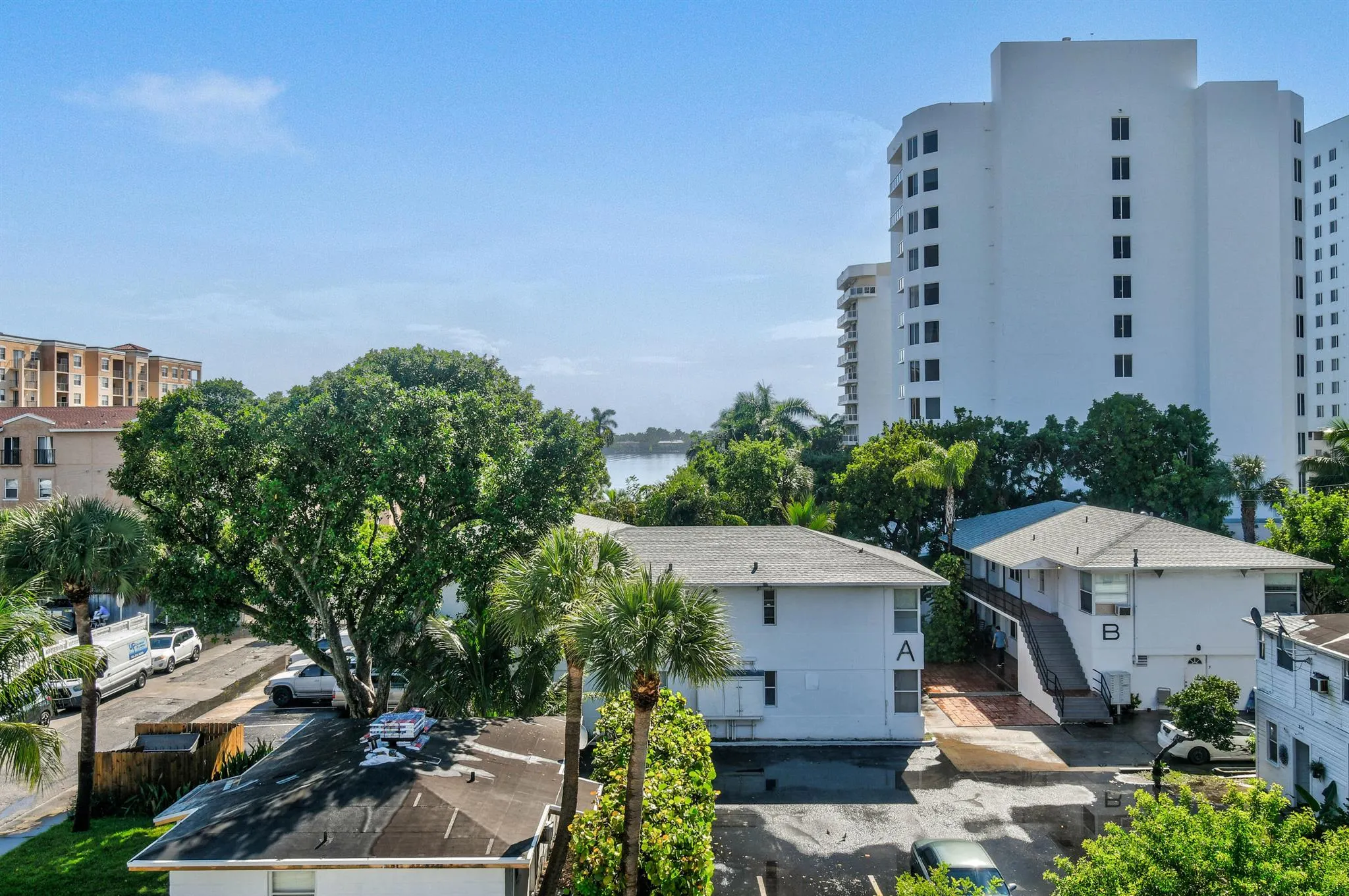 322 N Lakeside Court