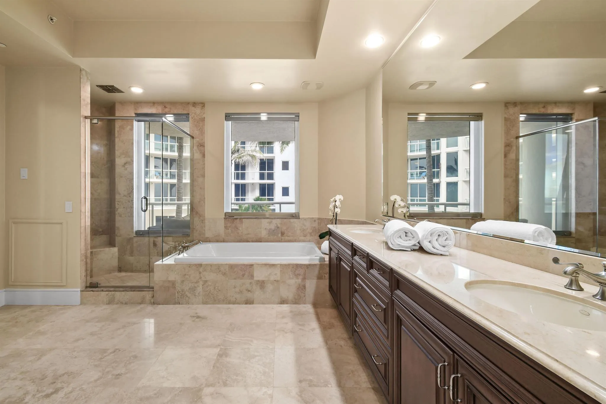 4600 N Ocean Drive, #406
