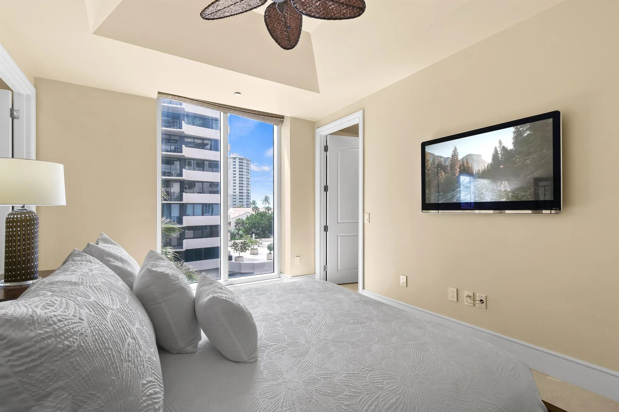 4600 N Ocean Drive, #406