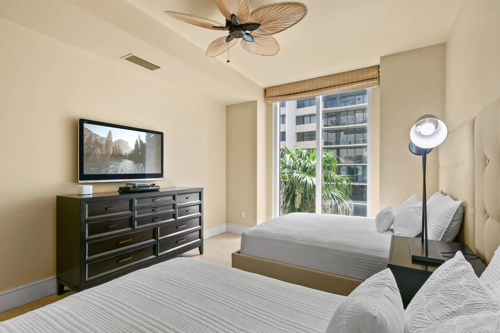 4600 N Ocean Drive, #406