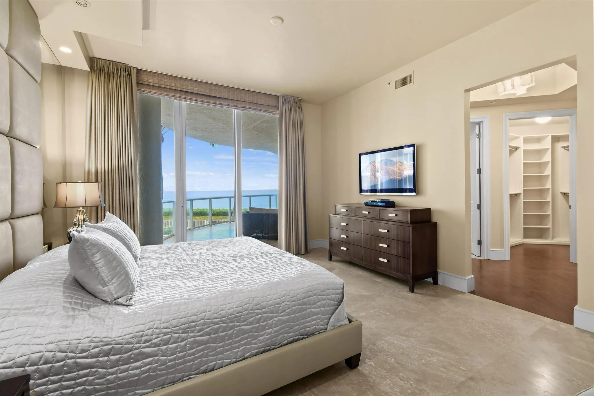 4600 N Ocean Drive, #406
