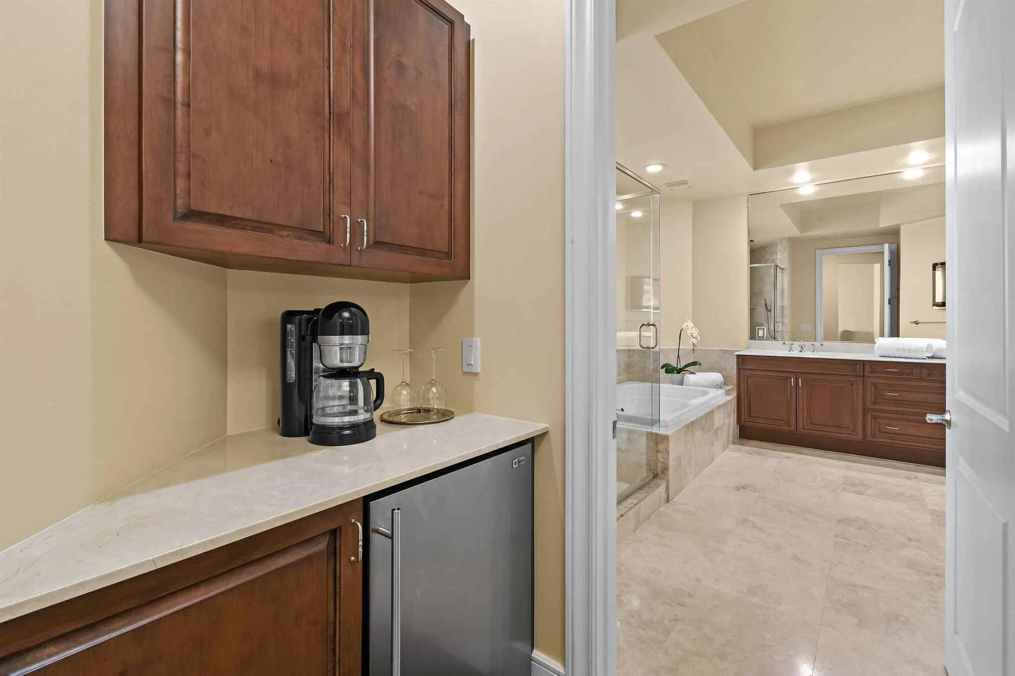 4600 N Ocean Drive, #406