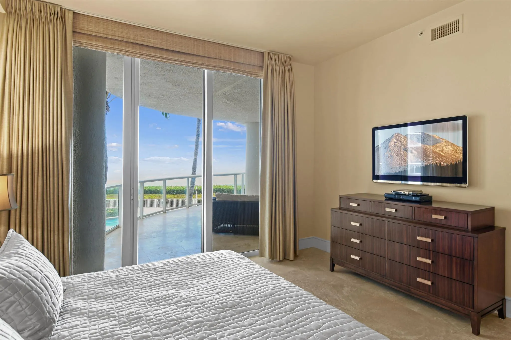 4600 N Ocean Drive, #406