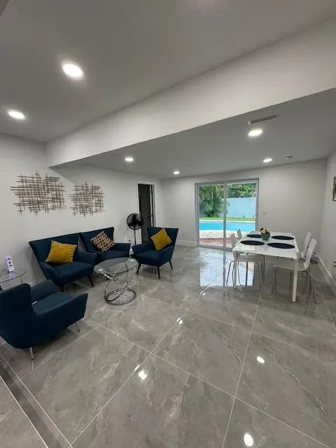 632 Las Palmas