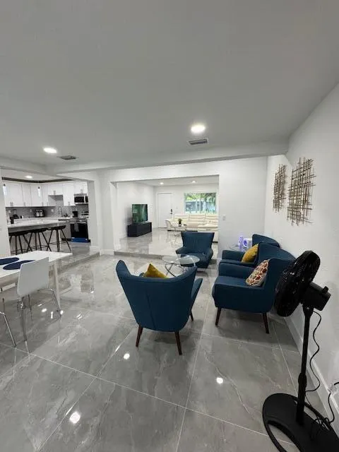 632 Las Palmas