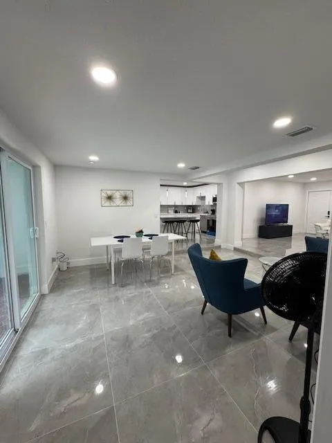 632 Las Palmas